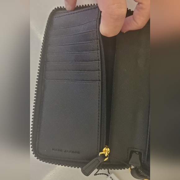 Marc Jacobs Cell Phone Wallet - Picture 7 of 9